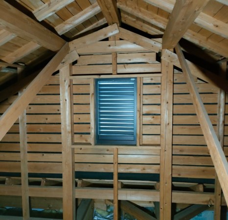 雨漏り調査　天井裏